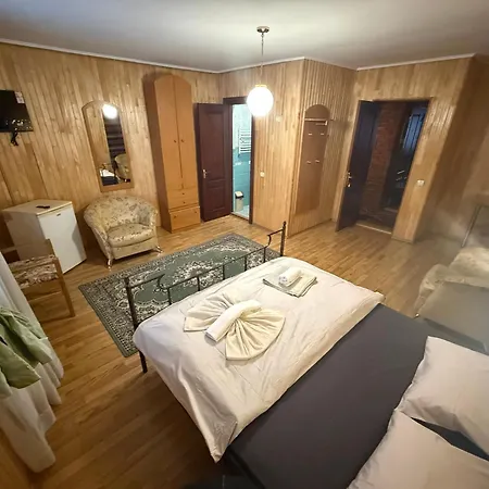 Alojamento de Acomodação e Pequeno-almoço Hotel Palas Tatariv *